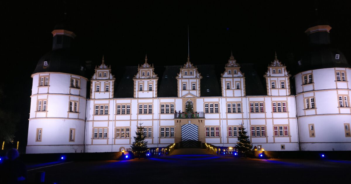 Adventsillumination 2021 - Paderborn - Schloss Neuhaus, Schlosspark