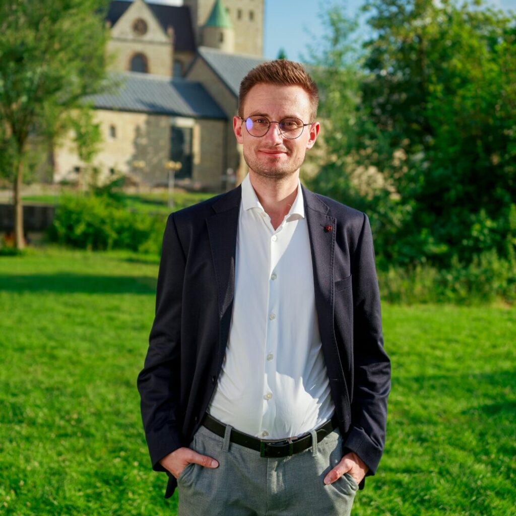 Über uns Nico Partyborn Quadratisch Dom