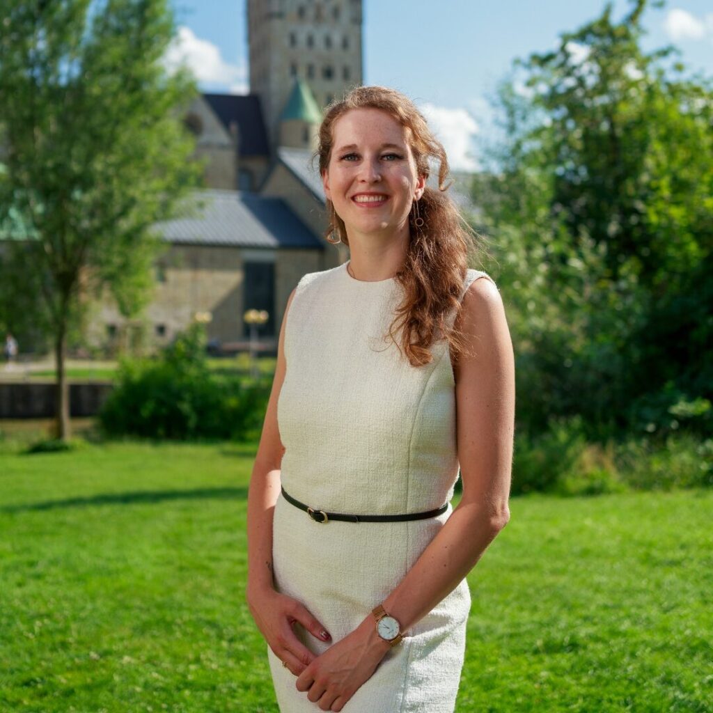 Über uns Sophie Partyborn Quadratisch Dom