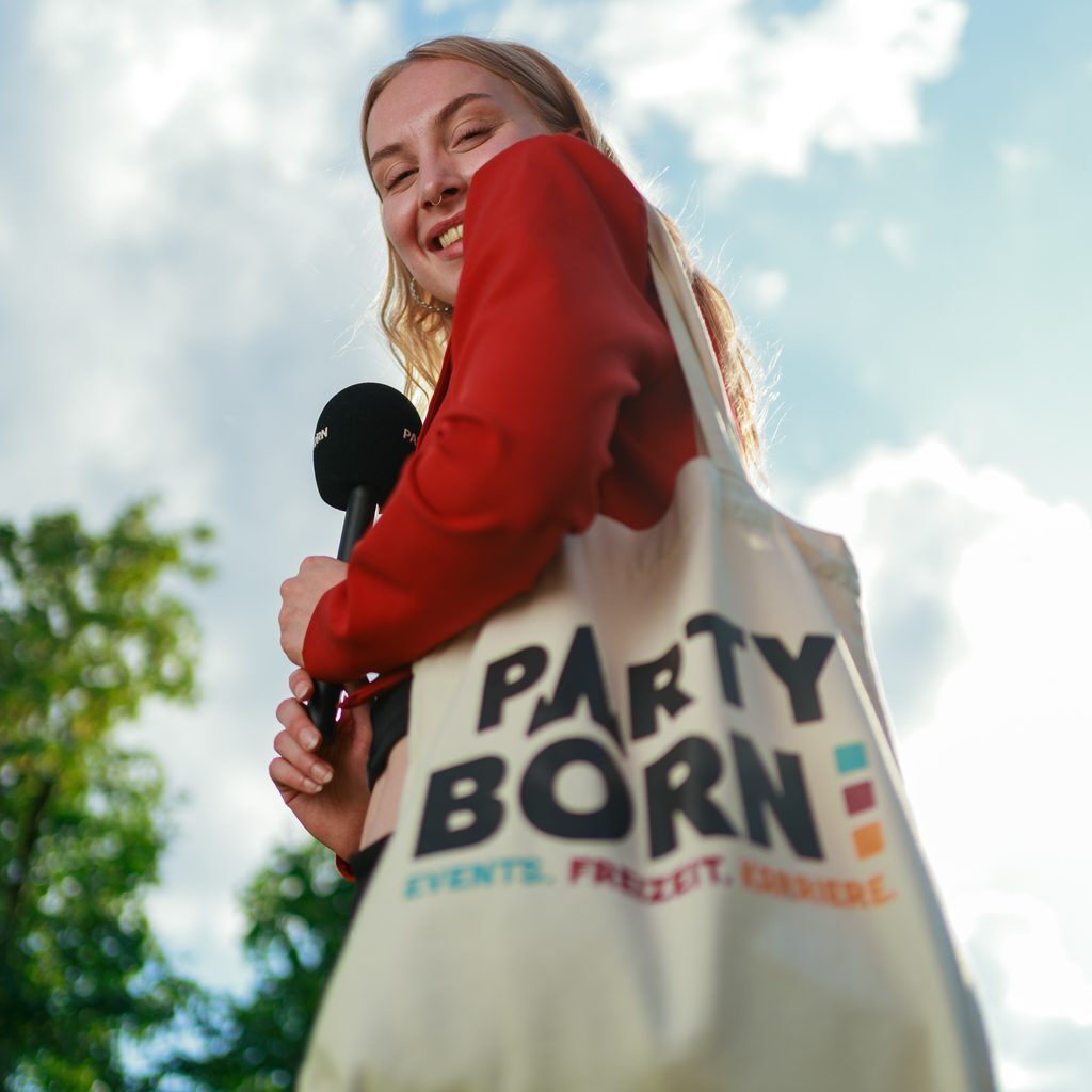Partyborn Homepage Partyborn Merchandise Quadratisch